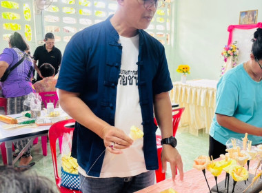 เข้าร่วมกิจกรรมตามโครงการส่งเสริมอาชีพการประดิษฐ์ดอกไม้จันทน์ ของกลุ่มเกษตรกรทำนาวัด ... พารามิเตอร์รูปภาพ 3